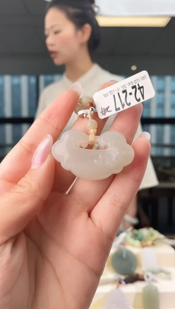 颈饰未镶嵌和田玉锁 217