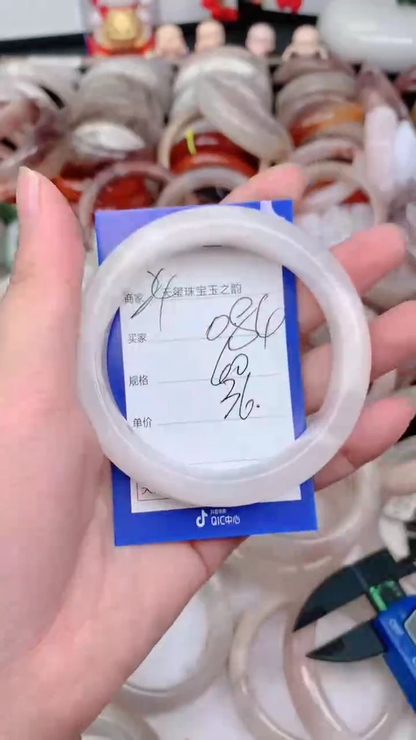 未镶嵌手镯石英质玉084