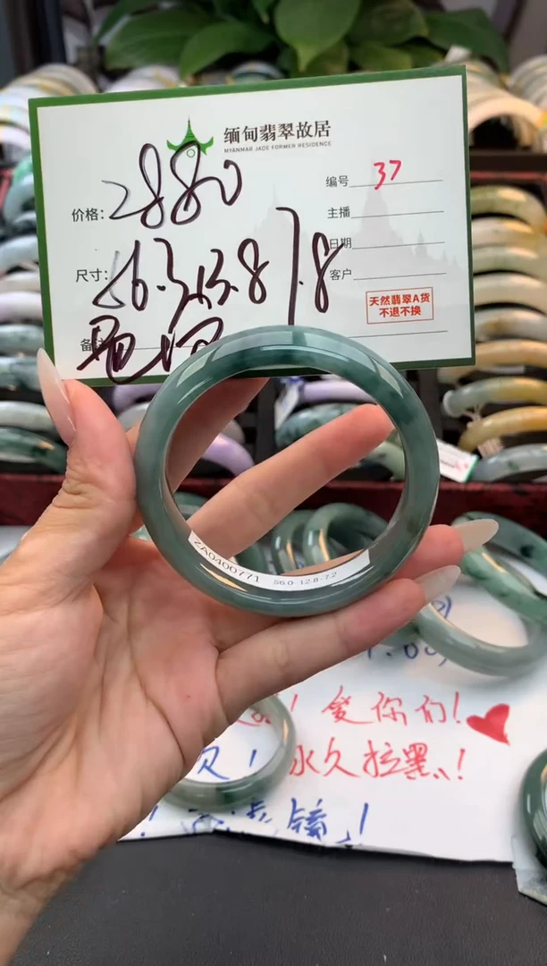 未镶嵌定制翡翠毛货需精细抛光+多人
