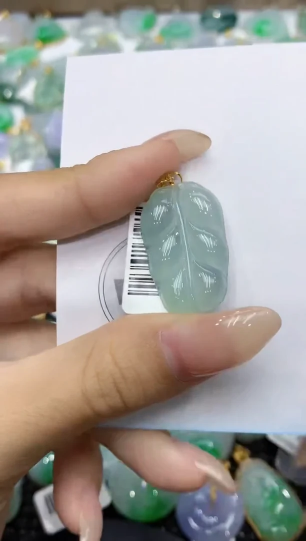 颈饰18K金镶嵌翡翠111111111111
