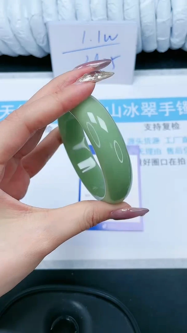 【闪购商品】石英质玉手镯未镶嵌152-60.5