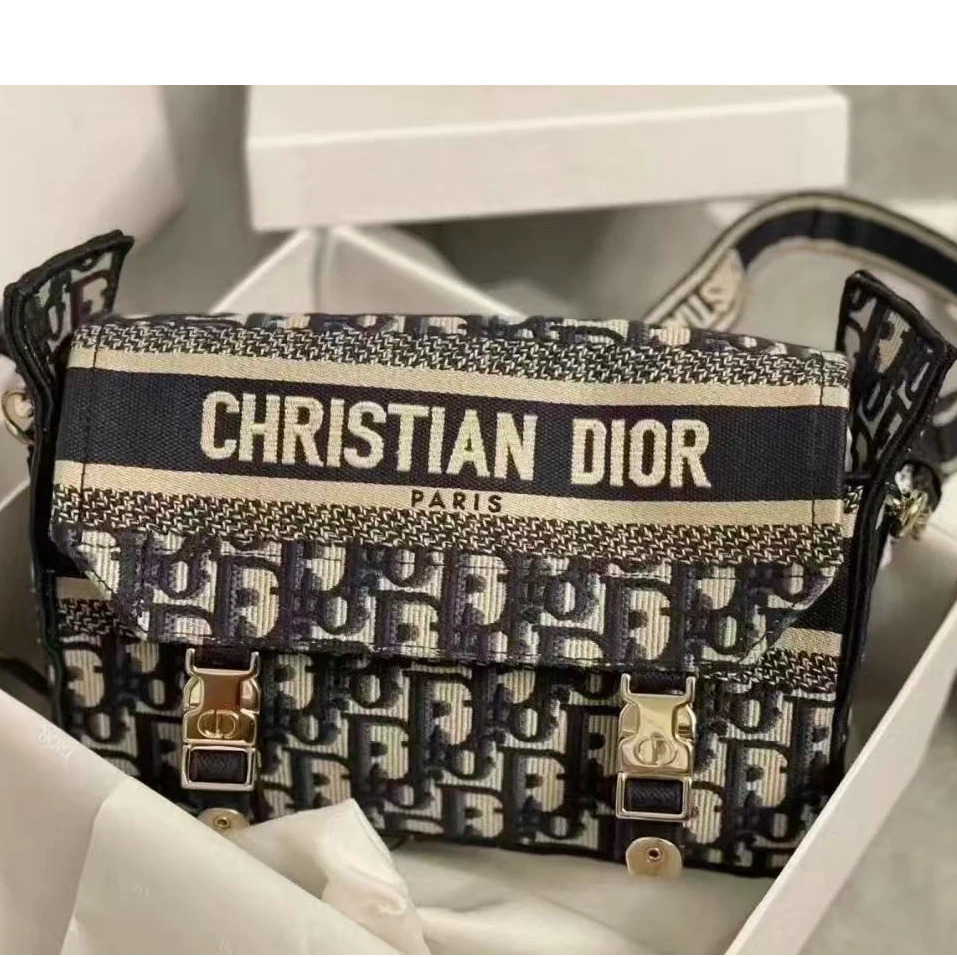 95新 DIOR/迪奥 展会外场！老花小号帆布邮差包