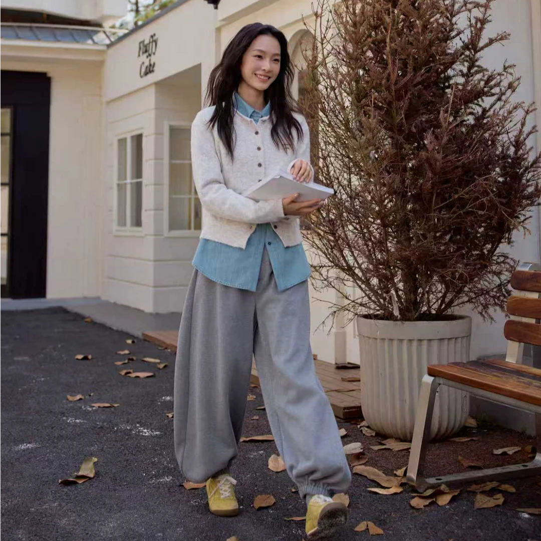 绵羊毛·子予圆领卷边胸字母标花线毛衣开衫字母装饰设计春秋季外搭上衣