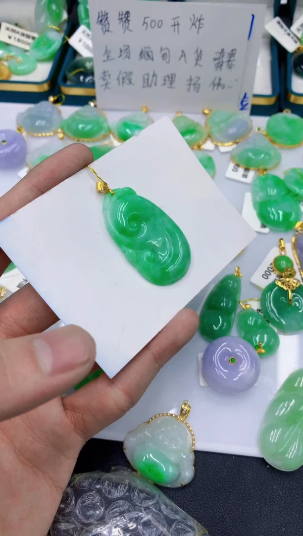 颈饰18K金镶嵌翡翠知*11111111111111