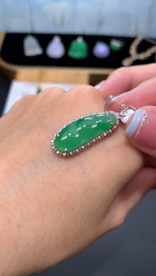 18K金镶嵌定制翡翠48小时鉴赏期 退货不扣服务费