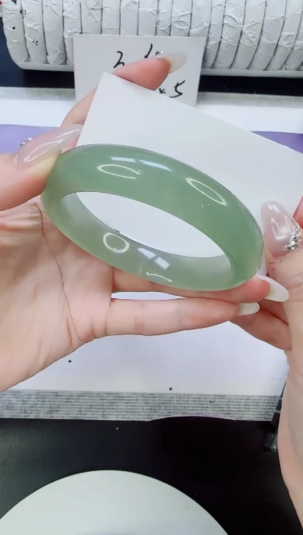 未镶嵌手镯石英质玉264/54.3