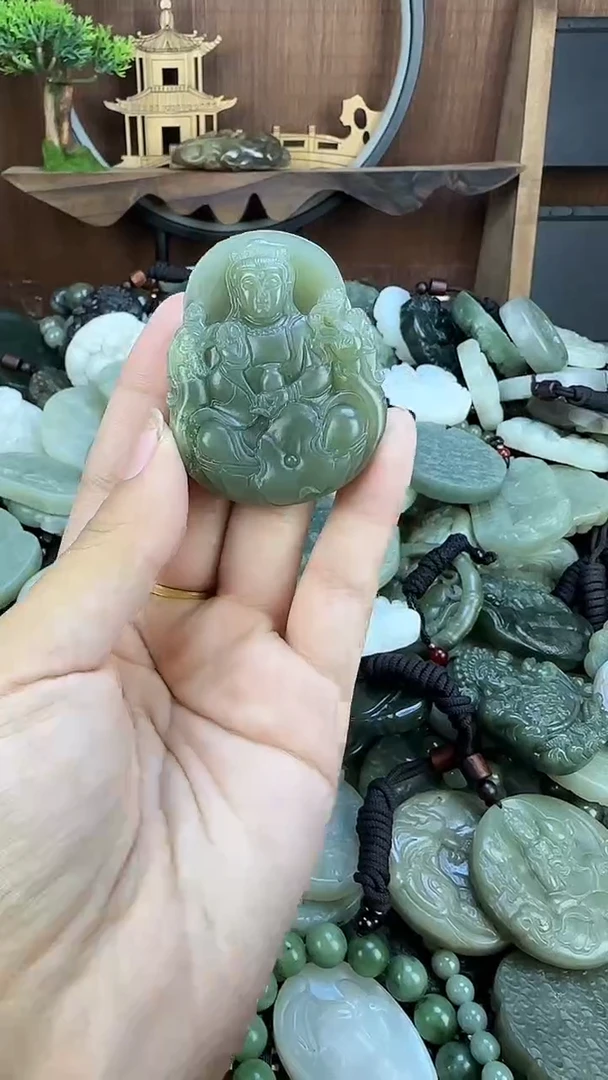 颈饰未镶嵌和田玉1