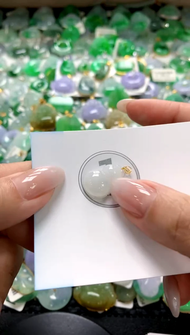 翡翠18K金镶嵌颈饰11111111111111111