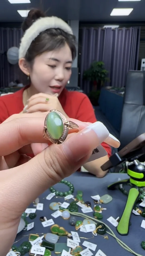 【闪购商品】和田玉戒指18K金镶嵌1