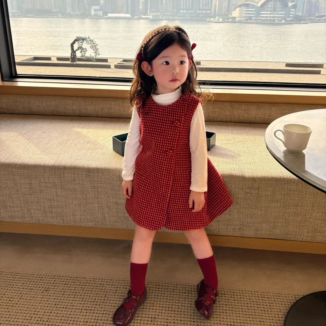 《现货 》2025春季新款韩版红格子背心裙搭白打底时髦女童套装