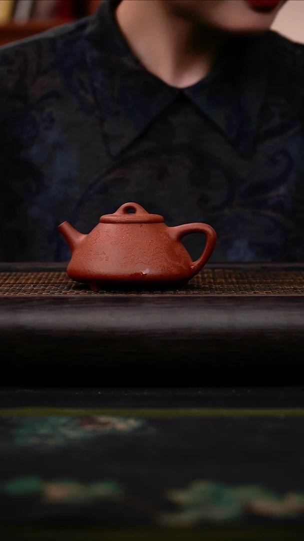 茶壶紫砂老底槽青 子冶石瓢