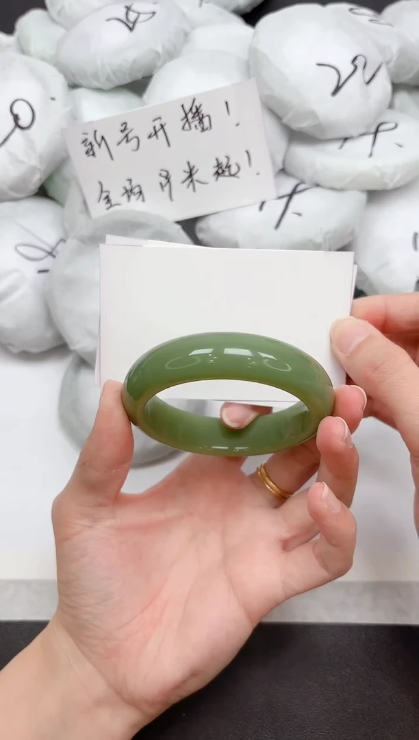未镶嵌手镯石英质玉220-55