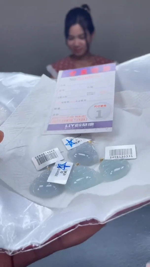 翡翠18K金镶嵌颈饰多样性发其一【完美度百分之90】000