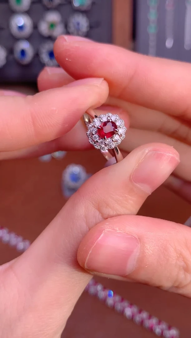 【闪购商品】红宝石戒指18K金镶嵌0.5CT