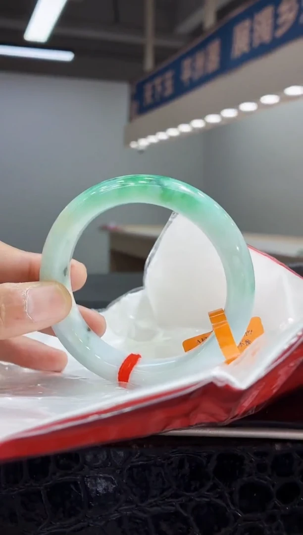 未镶嵌手镯翡翠5