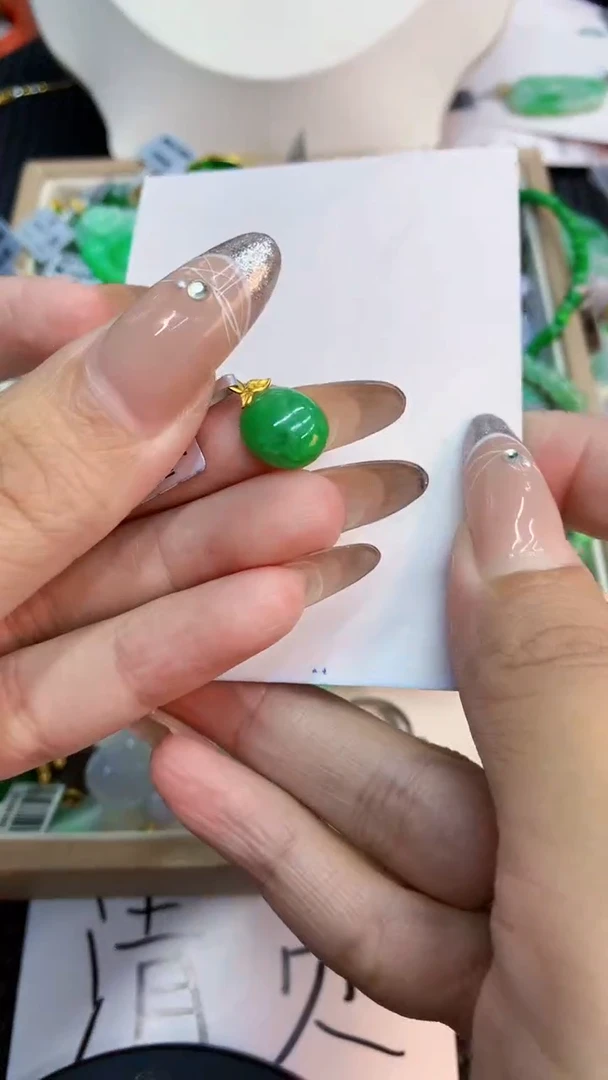 颈饰18K金镶嵌翡翠1