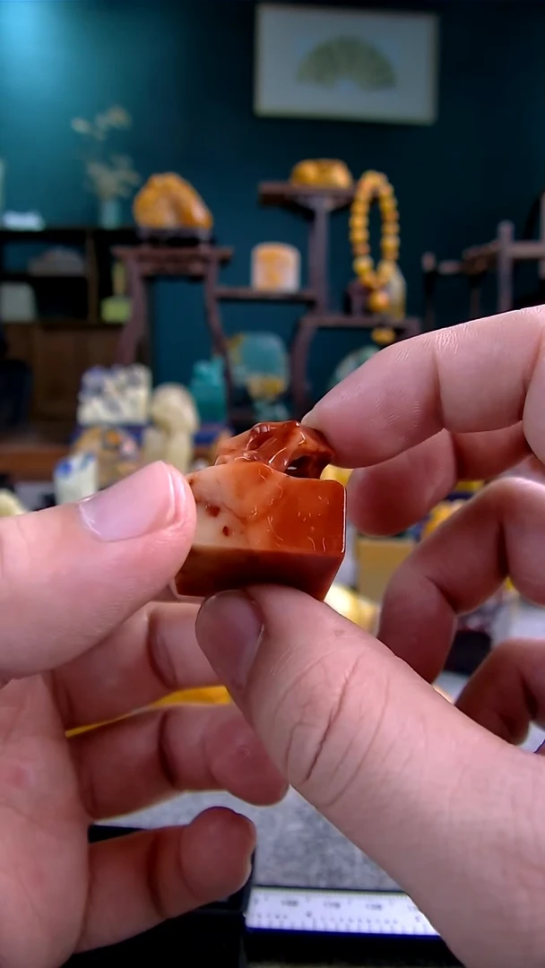 【闪购商品】老挝石三彩太湖石钮章2.4*2.4*2.7