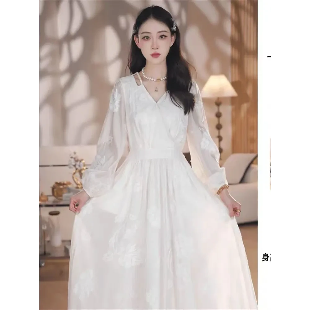 时髦减龄独特别致连衣裙女2025秋季新款高级气质百搭气质千金长裙