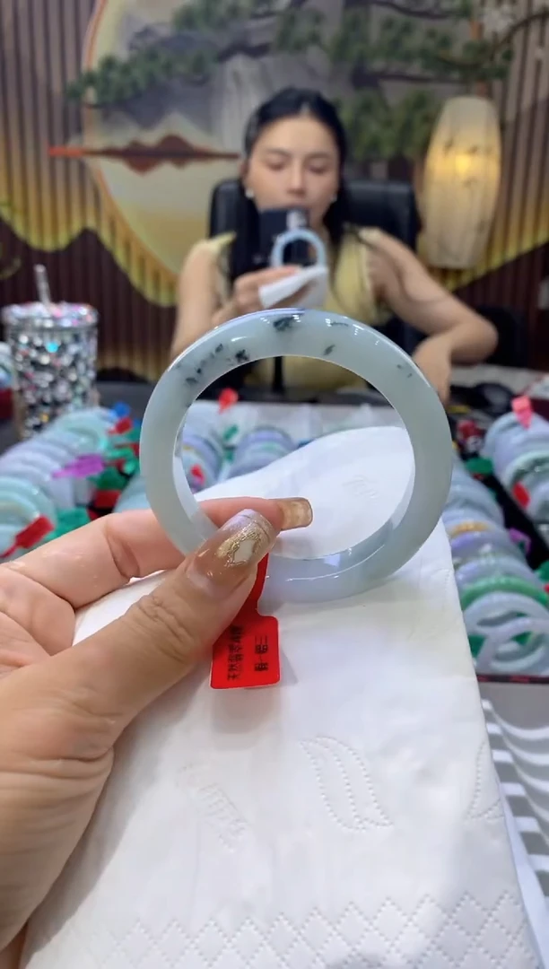 翡翠手镯未镶嵌多人06001