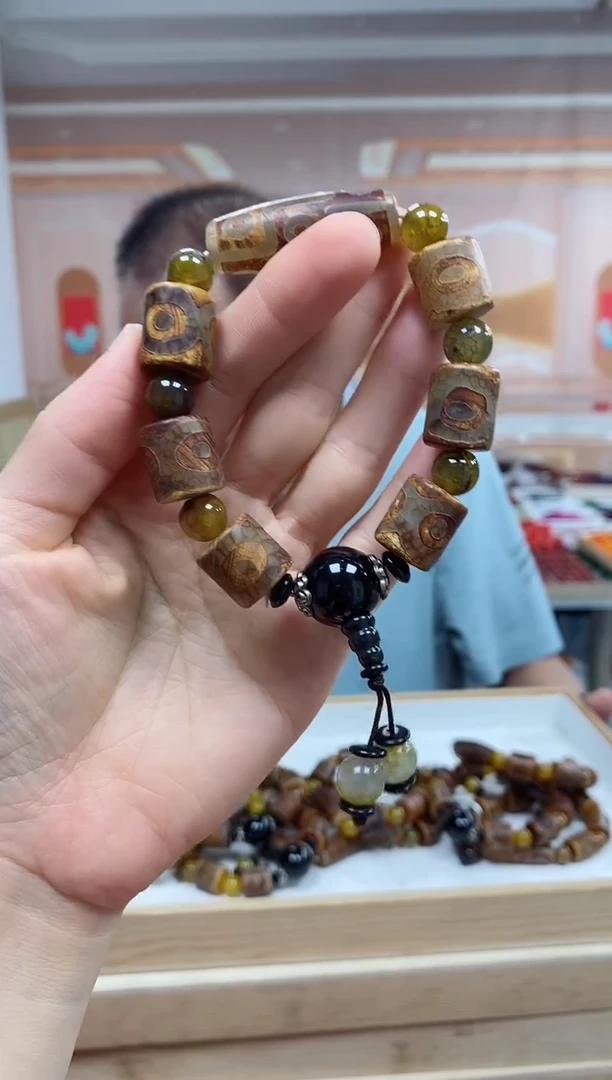 未镶嵌手串玛瑙/玉髓藏珠玛瑙手串手持