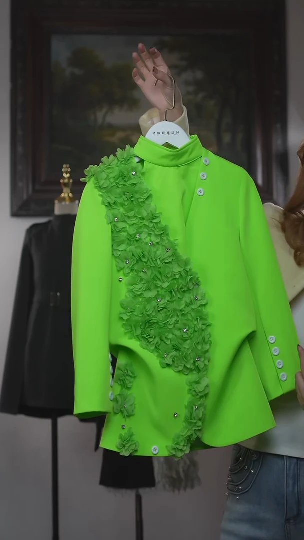 130码荧光绿装饰外套+挂脖艺桐轩儿童潮服