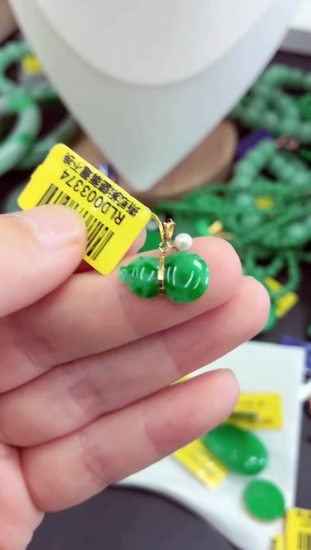 吊坠(不含链)18K金镶嵌翡翠挂件