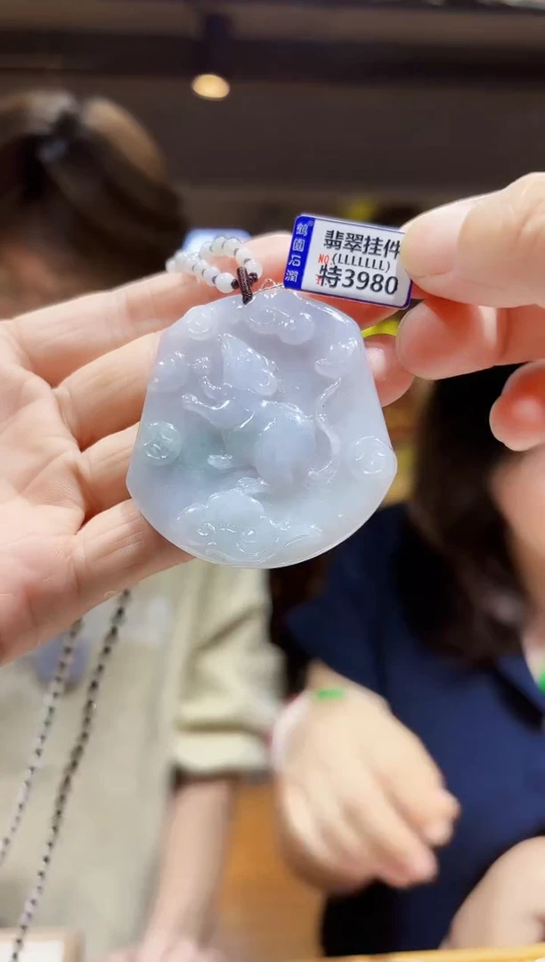 颈饰未镶嵌翡翠鼠
