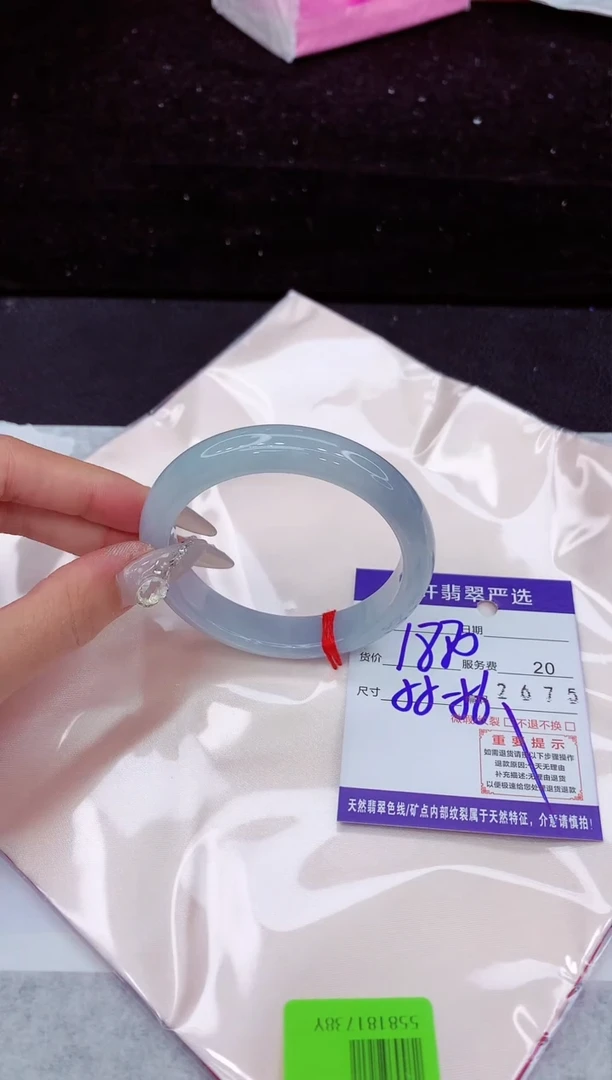 翡翠手镯未镶嵌1