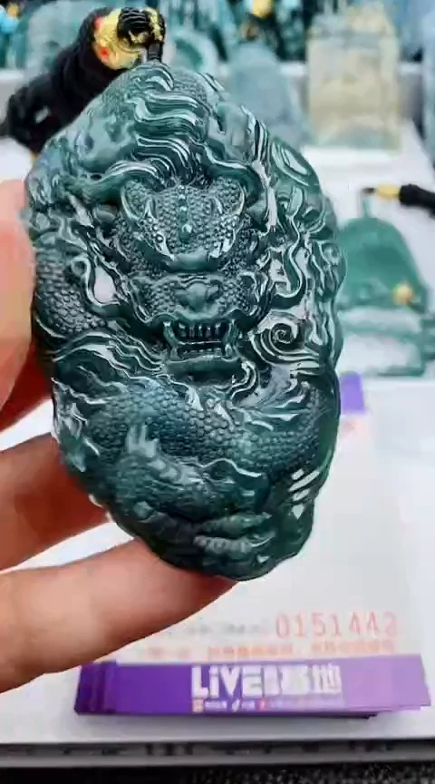 翡翠未镶嵌颈饰