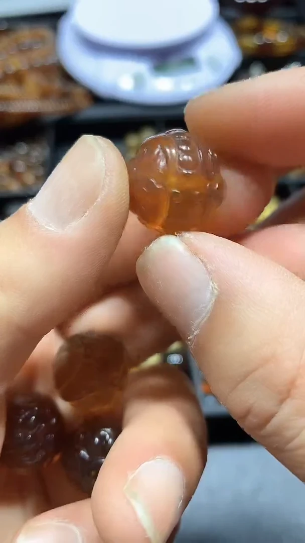 琥珀颈饰未镶嵌天然缅甸琥珀貔貅单珠17+