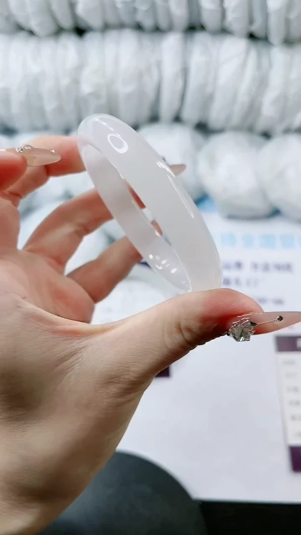 【闪购商品】石英质玉手镯未镶嵌多样性发货V17