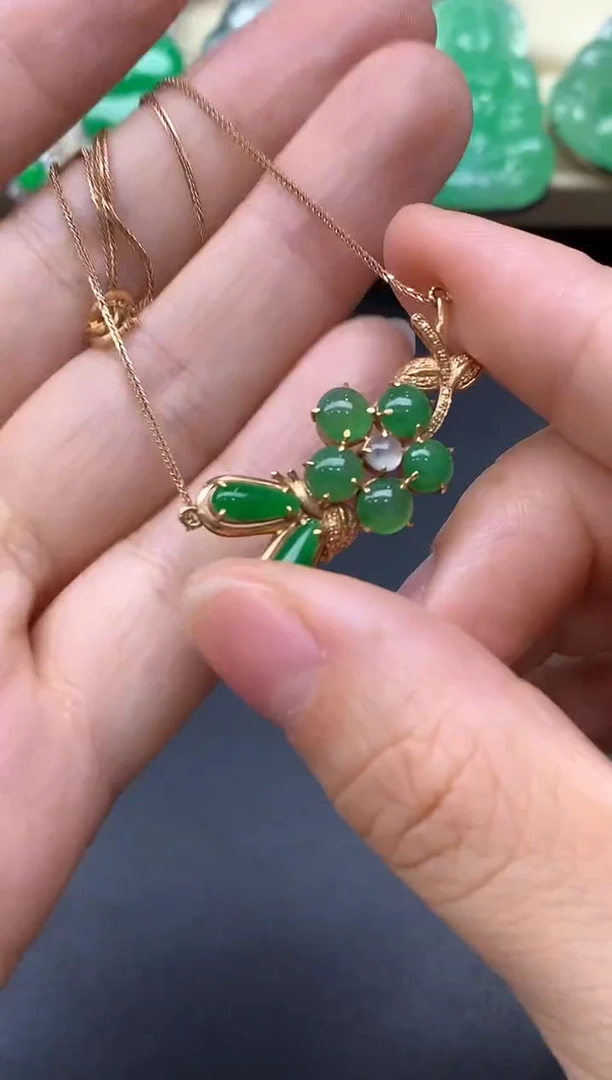 颈饰18K金镶嵌翡翠280-中国好珍宝