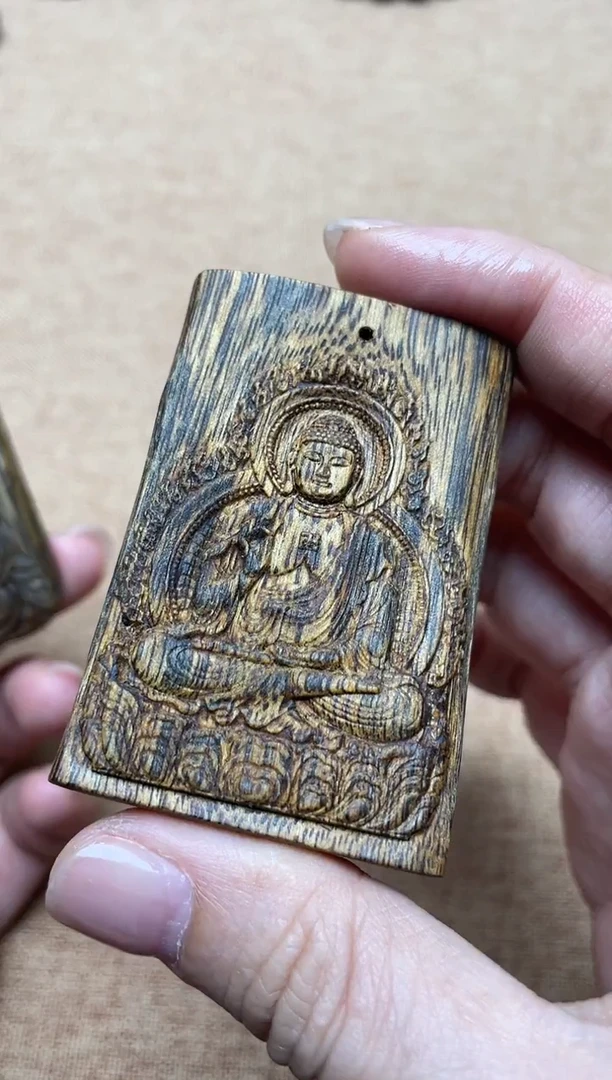 沉香吊坠大*红金猊雕刻吊坠随型多样性发其一