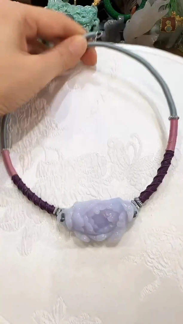 翡翠未镶嵌颈饰国风