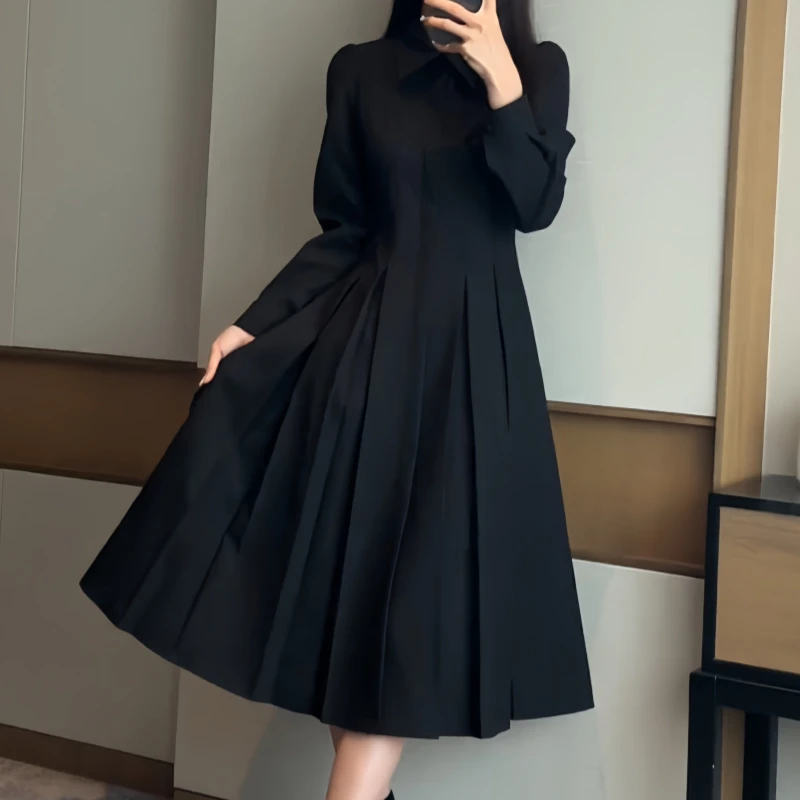 早秋大码时尚气质纯色polo领连衣裙胖mm简约休闲风收腰显瘦小黑裙