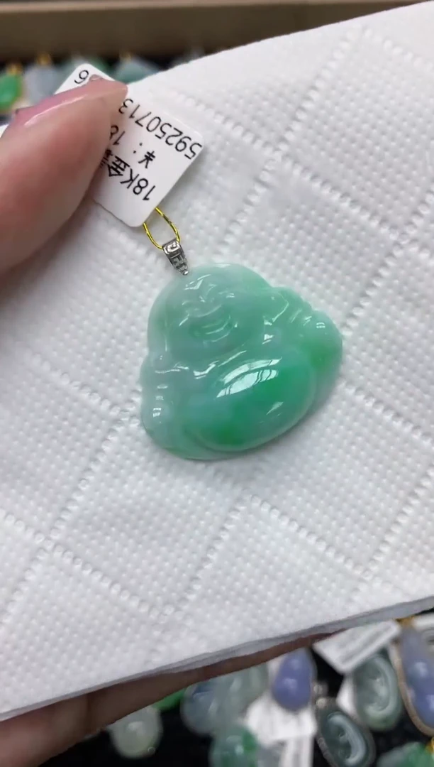 翡翠18K金镶嵌颈饰1111111111