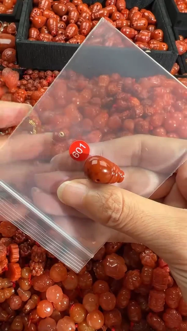 南红玛瑙未镶嵌颈饰1
