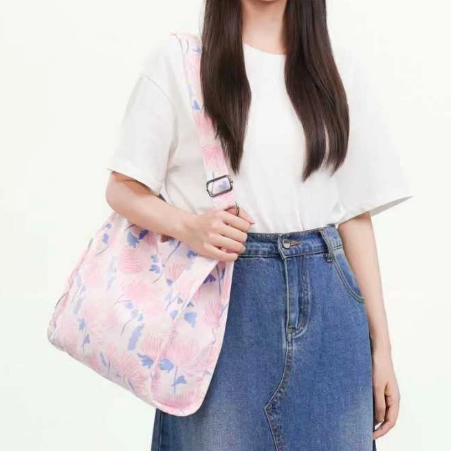 无则艺【斜挎豆腐包】粉绒菊时尚百搭原创小众斜纹科技布布包文艺