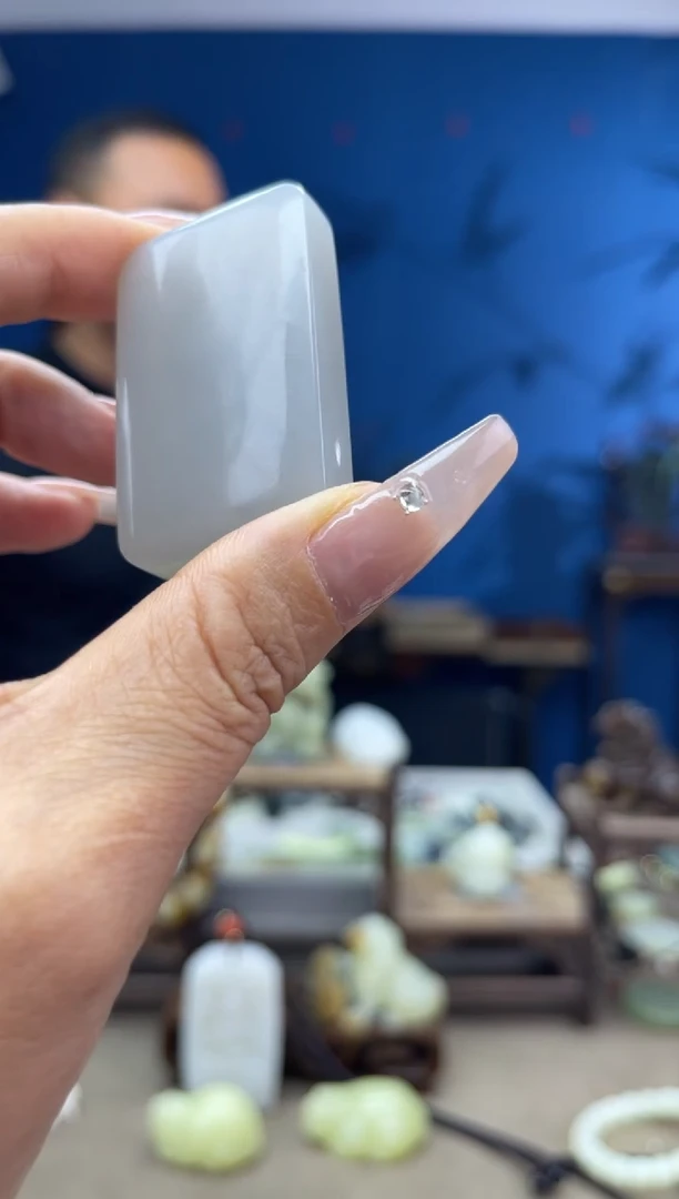 和田玉未镶嵌颈饰1