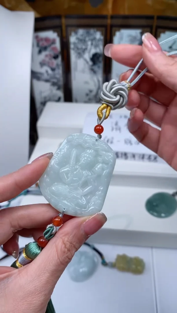 【闪购商品】翡翠颈饰未镶嵌车挂有瑕疵