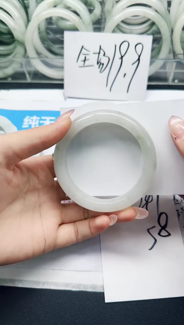 未镶嵌手镯石英质玉247/58