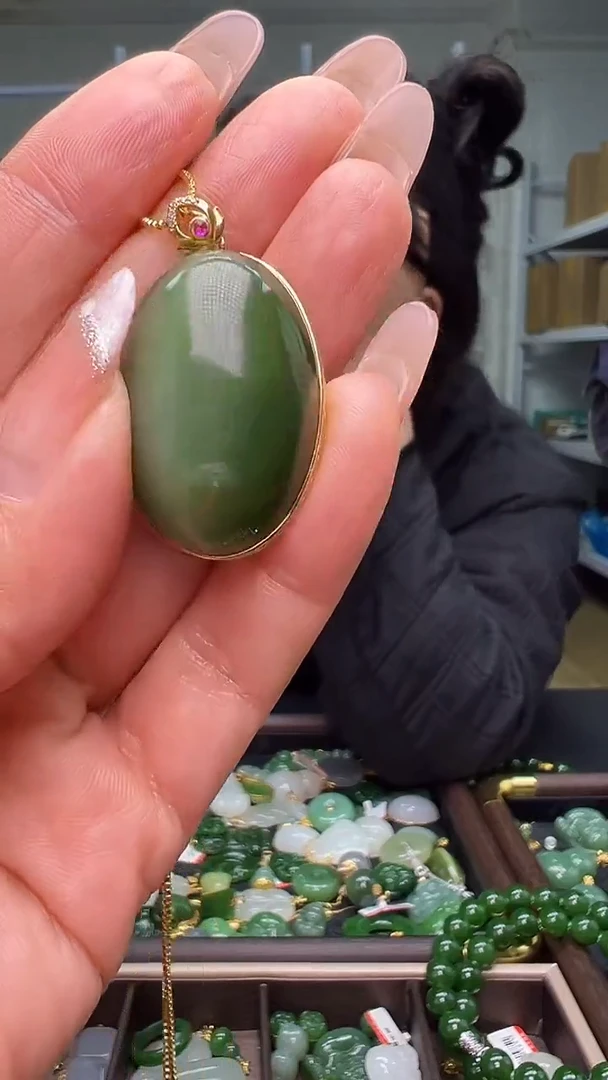 颈饰18K金镶嵌和田玉（多样性发货.发其一）11.23.81