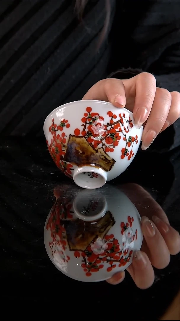 李华手绘釉中五彩红梅鸡心杯