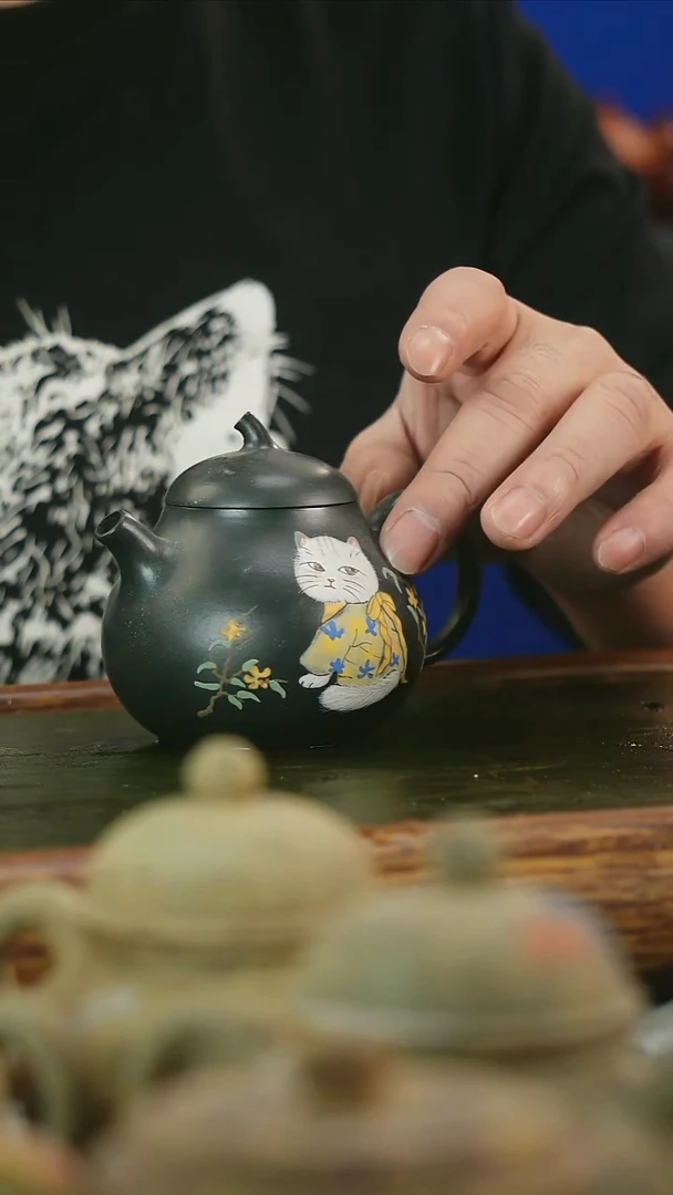 茶壶紫砂九零君子兰泥绘白猫茄瓜