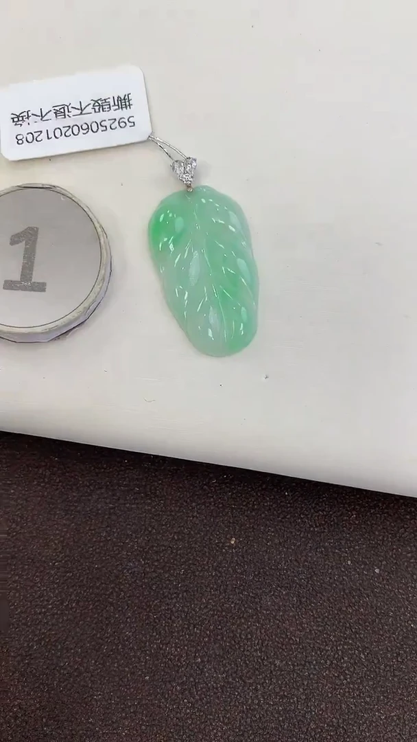 颈饰18K金镶嵌翡翠天然缅甸a货翡翠