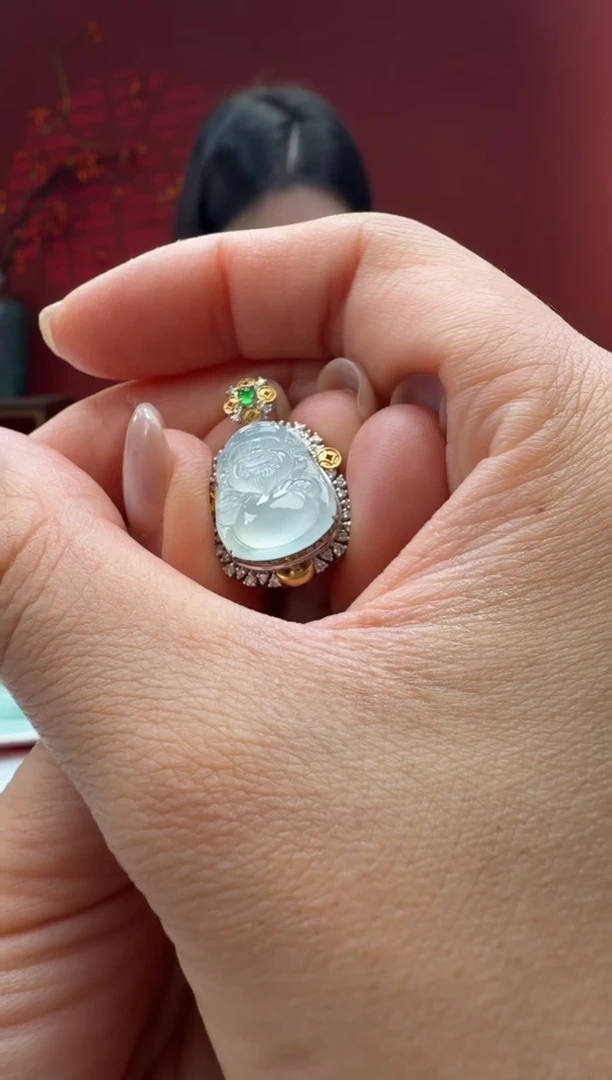 颈饰18K金镶嵌翡翠财神爷