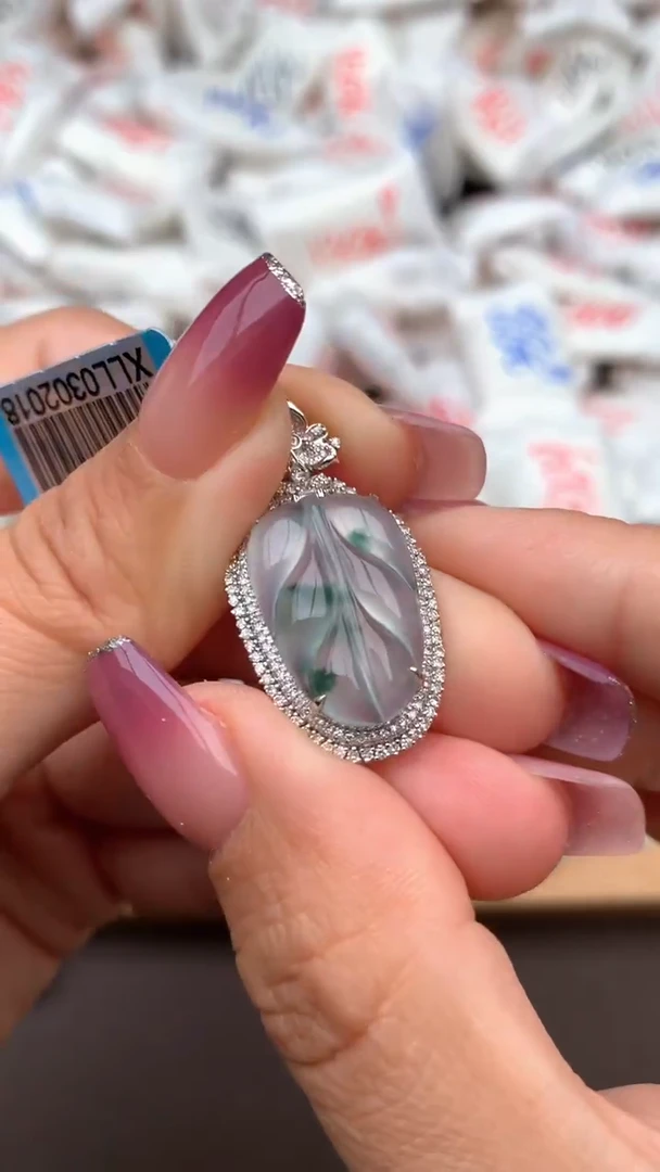 【闪购商品】翡翠挂件18K金镶嵌一