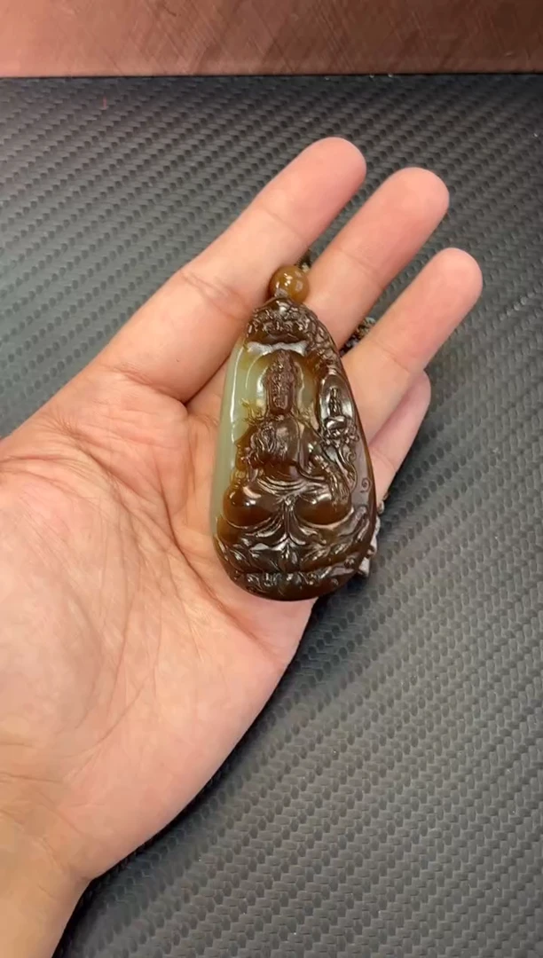 吊坠(赠链)未镶嵌和田玉若羌微色差