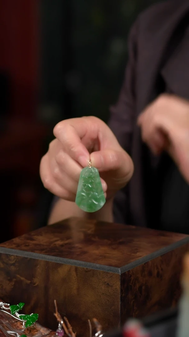 翡翠未镶嵌吊坠(不含链)用****2翡翠吊坠