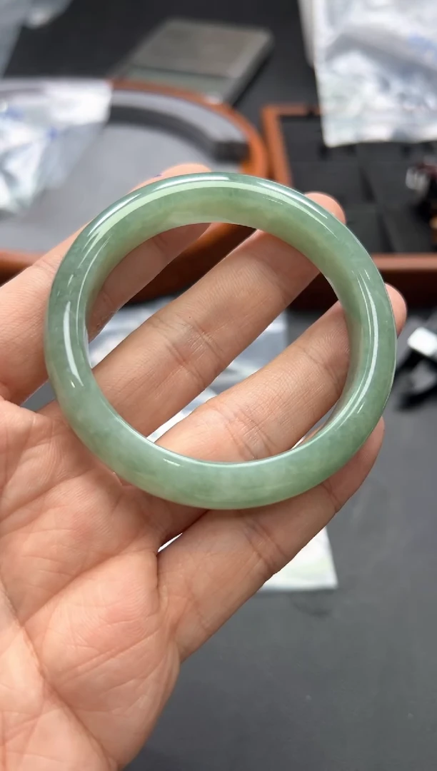 翡翠手镯未镶嵌谈舒回流 手镯2